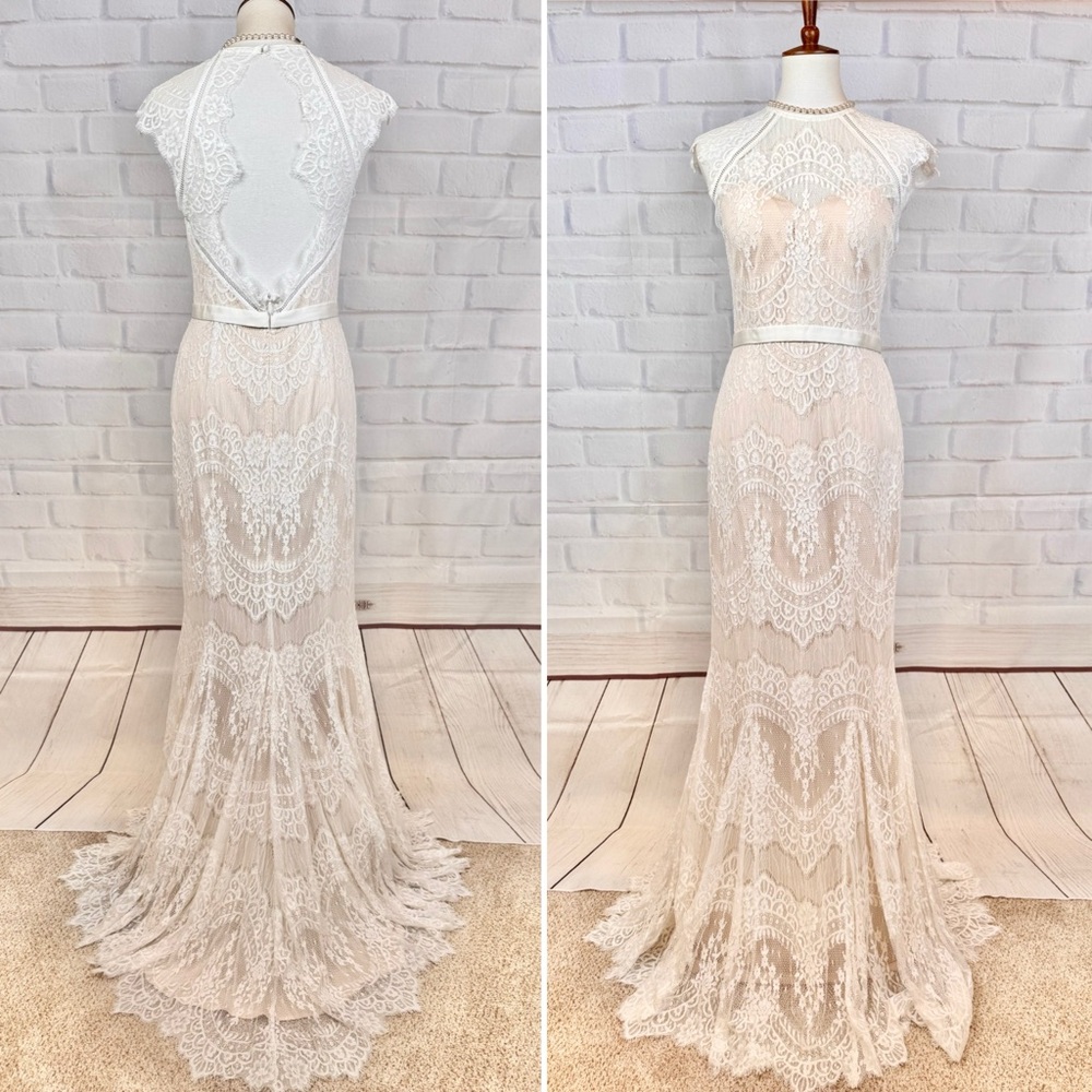 {Catherine Deane} : “Suri” Ivory Lace Wedding Gown - Picture 3 of 16